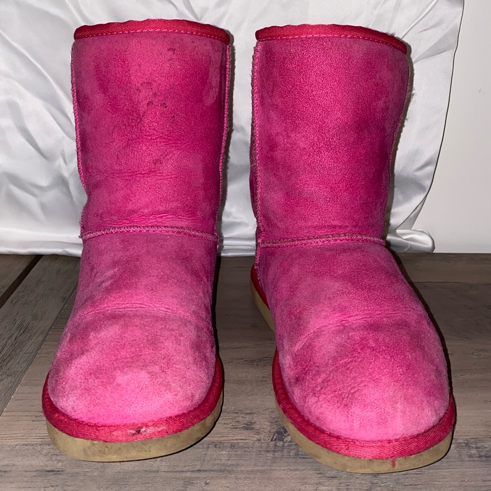 Bright Pink Short Ugg’s